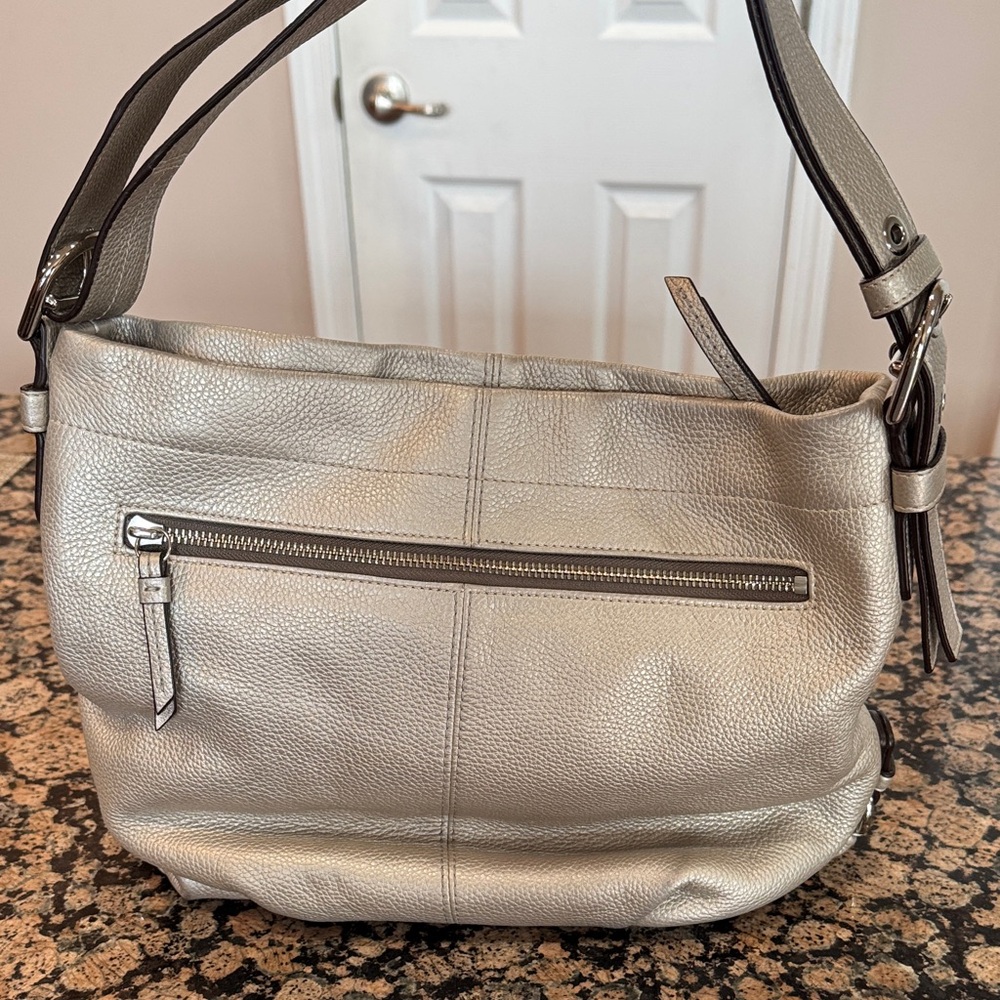 Coach F15064 Elegant Platinum Leather Shoulder Bag - Picture 3 of 10